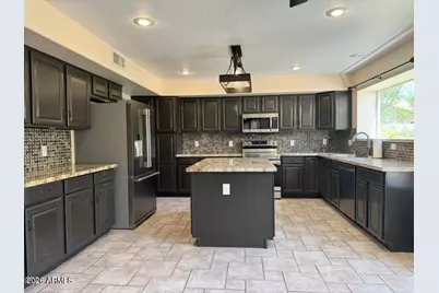 7865 W Kristal Way, Glendale, AZ 85308 - Photo 17