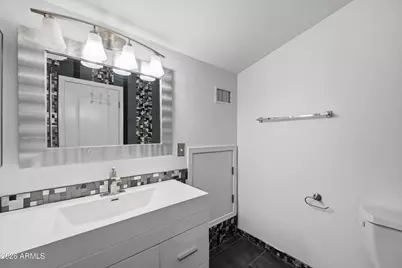 5724 S 21st Place, Phoenix, AZ 85040 - Photo 15