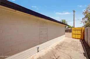 6414 W Mitchell Dr, Phoenix, AZ 85033 - Photo 27
