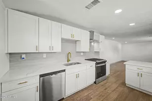 6414 W Mitchell Dr, Phoenix, AZ 85033 - Photo 11