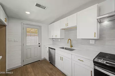 6414 W Mitchell Drive, Phoenix, AZ 85033 - Photo 11