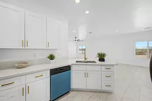 10094 W Mission Dr, Arizona City, AZ 85123 - Photo 11