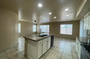 1466 E Holiday Dr, Casa Grande, AZ 85122 - Photo 7