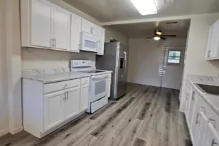 3024 N 37th Dr, Phoenix, AZ 85019 - Photo 9