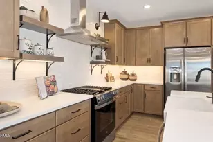 8084 N 80th Ln, Peoria, AZ 85345 - Photo 3