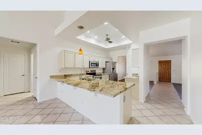 10881 W Oraibi Drive, Peoria, AZ 85373 - Photo 3
