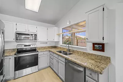 10851 W Beaubien Drive, Peoria, AZ 85373 - Photo 9