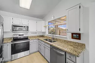 10851 W Beaubien Dr, Peoria, AZ 85373 - Photo 9