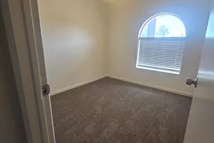 517 W Grove St, Phoenix, AZ 85041 - Photo 9