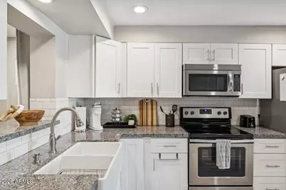 7635 E Minnezona Avenue, Scottsdale, AZ 85251 - Photo 5