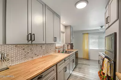 5047 N 39th Drive, Phoenix, AZ 85019 - Photo 13
