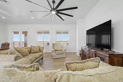 849 N Shannon Place, Casa Grande, AZ 85193 - Photo 5