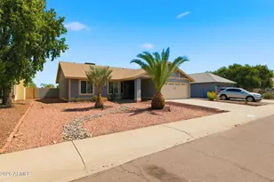 902 W Sequoia Dr, Phoenix, AZ 85027 - Photo 3