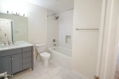 8608 E Highland Avenue, Scottsdale, AZ 85251 - Photo 11