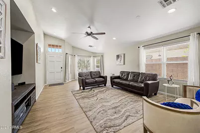 1352 S Portland Avenue, Gilbert, AZ 85296 - Photo 5