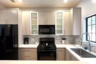 3437 E Avalon Dr, Phoenix, AZ 85018 - Photo 9