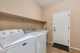 613 W Stanley Ave, San Tan Valley, AZ 85140 - Photo 33