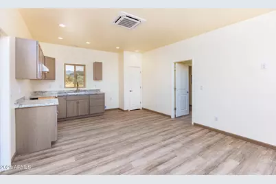 14176 S Nash Road, Yucca, AZ 86438 - Photo 7