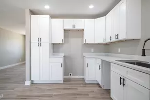 7727 W Earll Dr, Phoenix, AZ 85033 - Photo 11