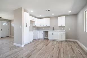 7727 W Earll Dr, Phoenix, AZ 85033 - Photo 9