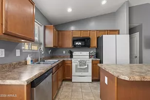 40442 W Thornberry Ln, Maricopa, AZ 85138 - Photo 11