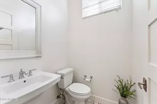 3829 E Crittenden Ln, Phoenix, AZ 85018 - Photo 31