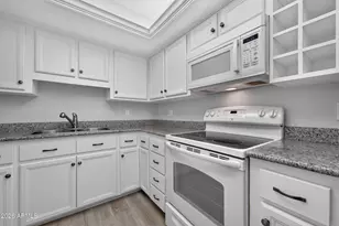 5102 N 31st Pl, Phoenix, AZ 85016 - Photo 9