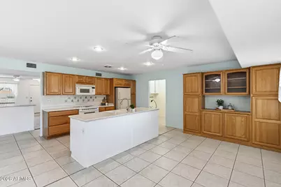 10339 W Prairie Hills Circle, Sun City, AZ 85351 - Photo 3