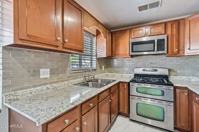5618 N 35th Drive, Phoenix, AZ 85019 - Photo 11