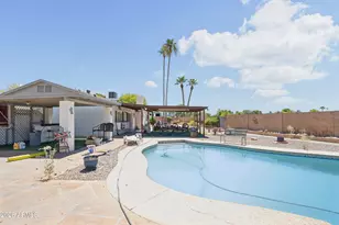 2262 S Emerson Cir, Mesa, AZ 85210 - Photo 25