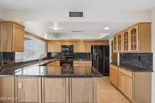 2262 S Emerson Cir, Mesa, AZ 85210 - Photo 13
