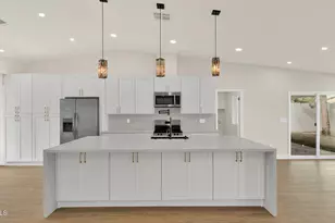 116 E Helena Dr, Phoenix, AZ 85022 - Photo 9