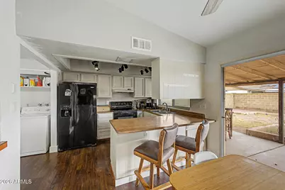 648 W Kilarea Avenue, Mesa, AZ 85210 - Photo 9