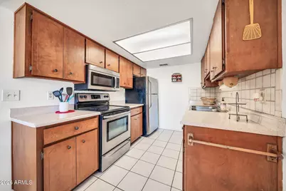9645 W Mountain View Road #B, Peoria, AZ 85345 - Photo 17