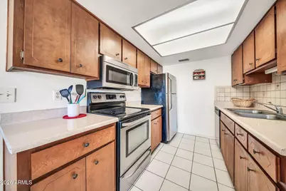 9645 W Mountain View Road #B, Peoria, AZ 85345 - Photo 15