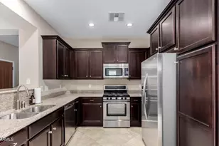 3660 E Zachary Dr, Phoenix, AZ 85050 - Photo 5