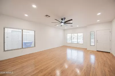 7111 S 21st Drive, Phoenix, AZ 85041 - Photo 5