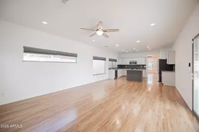 7111 S 21st Drive, Phoenix, AZ 85041 - Photo 7