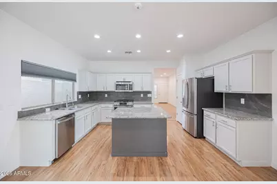 7111 S 21st Drive, Phoenix, AZ 85041 - Photo 9