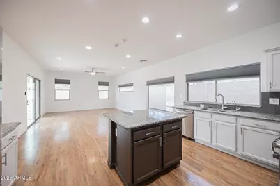 7111 S 21st Drive, Phoenix, AZ 85041 - Photo 11