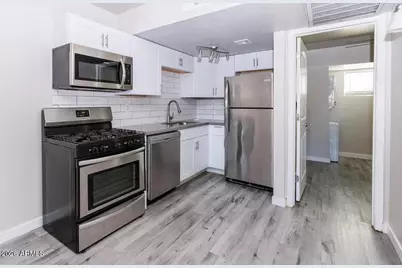 2929 N 38th Street #19, Phoenix, AZ 85018 - Photo 5