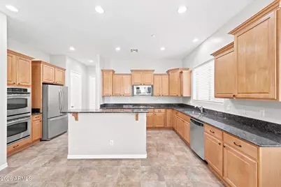 27632 N 89th Lane, Peoria, AZ 85383 - Photo 11