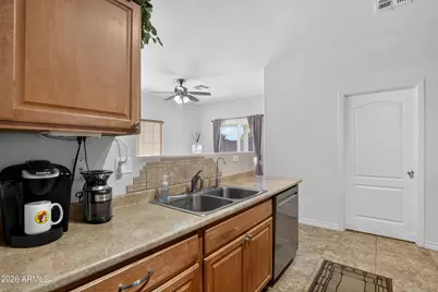 566 E Renegade Place, San Tan Valley, AZ 85143 - Photo 9