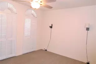 1910 E Winter Dr, Phoenix, AZ 85020 - Photo 15