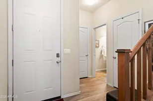 8146 W Groom Creek Rd, Phoenix, AZ 85043 - Photo 3