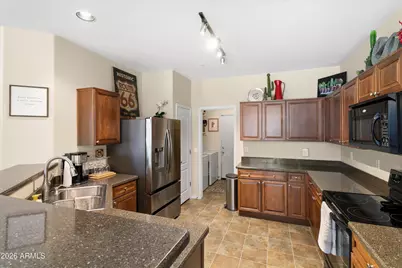 8146 W Groom Creek Road, Phoenix, AZ 85043 - Photo 13