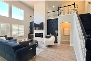 3879 E Amberwood Dr, Phoenix, AZ 85048 - Photo 9