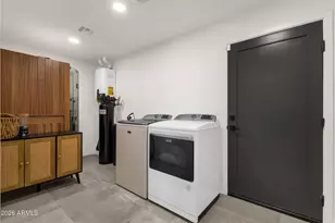 3041 N 49th Ct, Phoenix, AZ 85018 - Photo 25