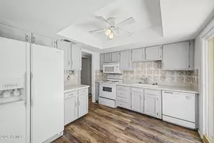 14815 N 25th Dr, Phoenix, AZ 85023 - Photo 9
