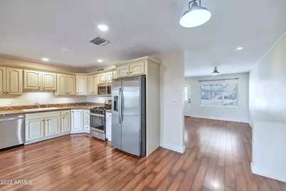 2501 E Highland Avenue, Phoenix, AZ 85016 - Photo 9